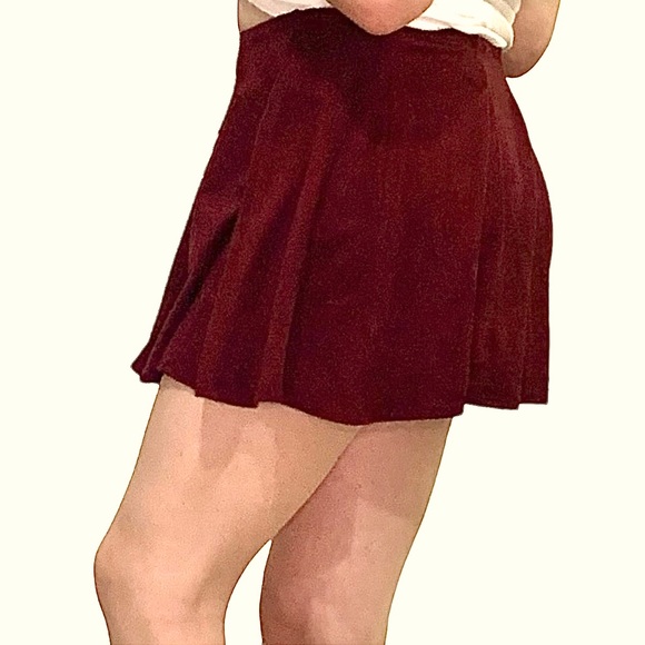 Brandy Melville faux-suede burgundy mini skirt - Picture 2 of 5